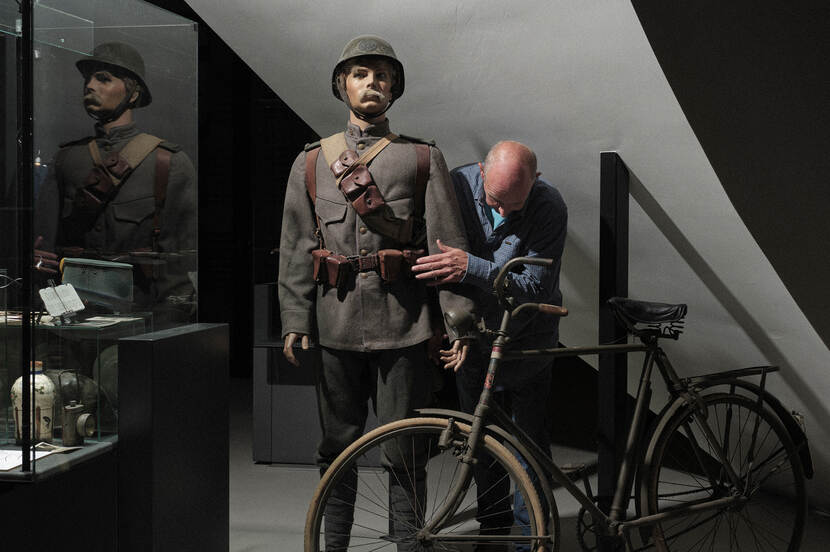 Het Vughts Museum gaat over de historie van Vught en Cromvoirt. De grote collectie attributen, schilderijen, foto’s en prenten is te zien in 21 ‘thema-eilanden’. Deze zijn verspreid over DePetrus. Het museum organiseert lezingen en jaarlijks is er een wisseltentoonstelling.