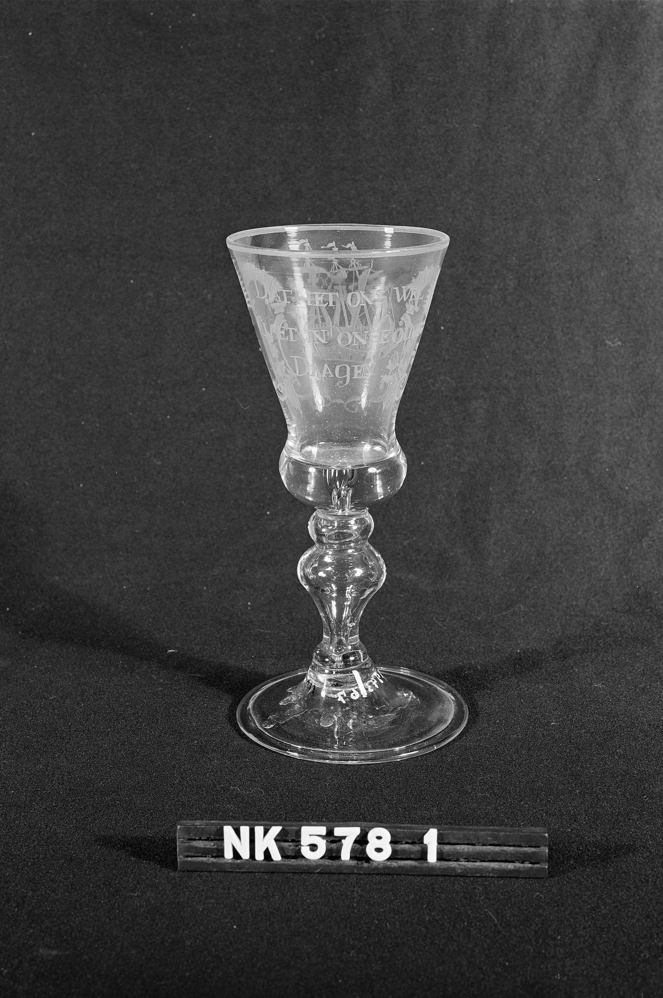 Hulp bij herkomst: Gedecoreerde bokalen van glas